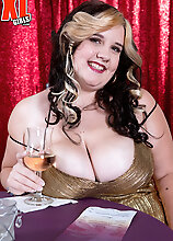 Marilyn White In The Jiggle Room